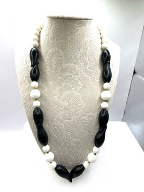 Black and White Beaded Necklace Matte Acrylic Beaded Necklace